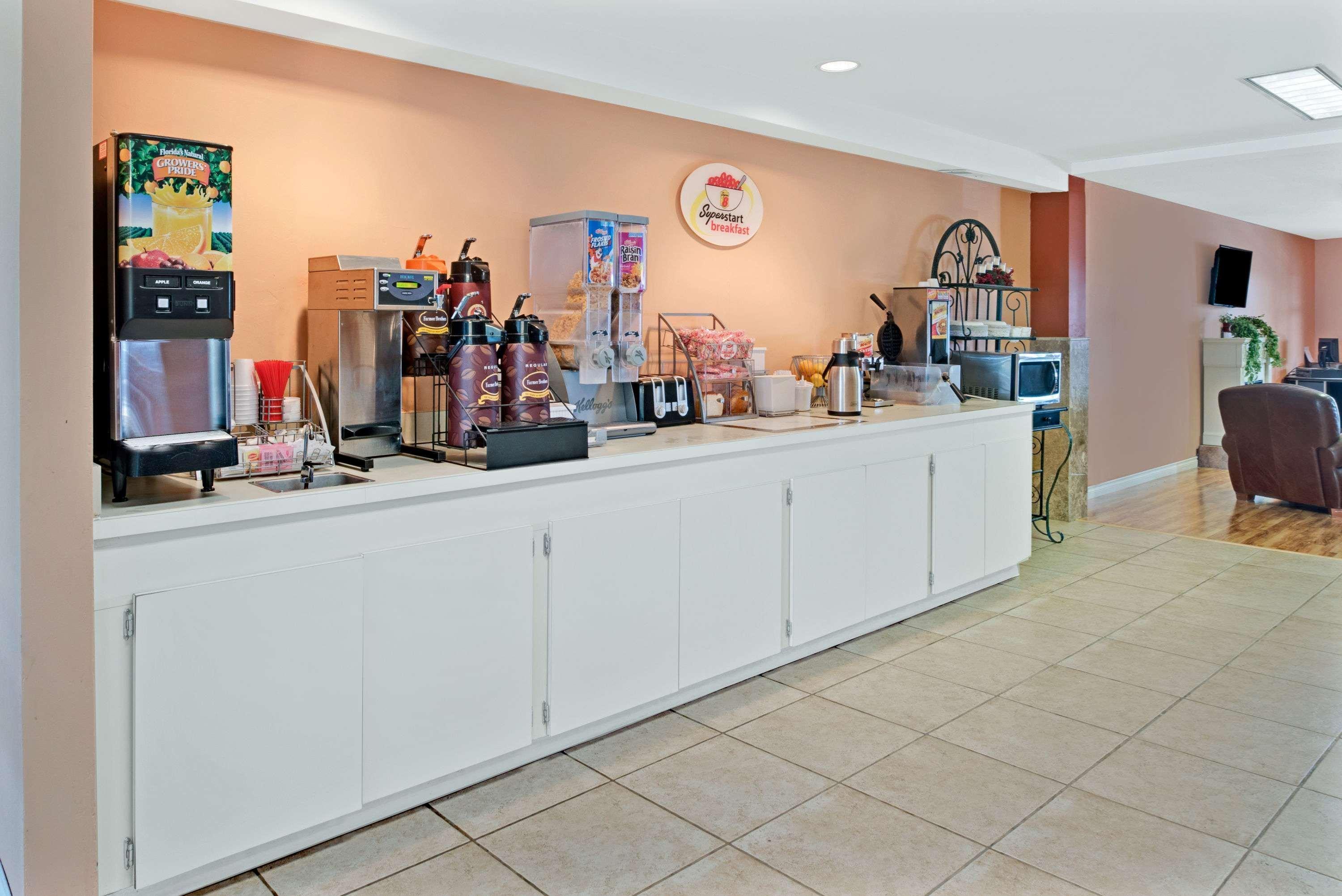 ซูเปอร์ 8 บาย สโปแคน/เวสต์ Hotel แอร์เวย์ไฮส์ ภายนอก รูปภาพ